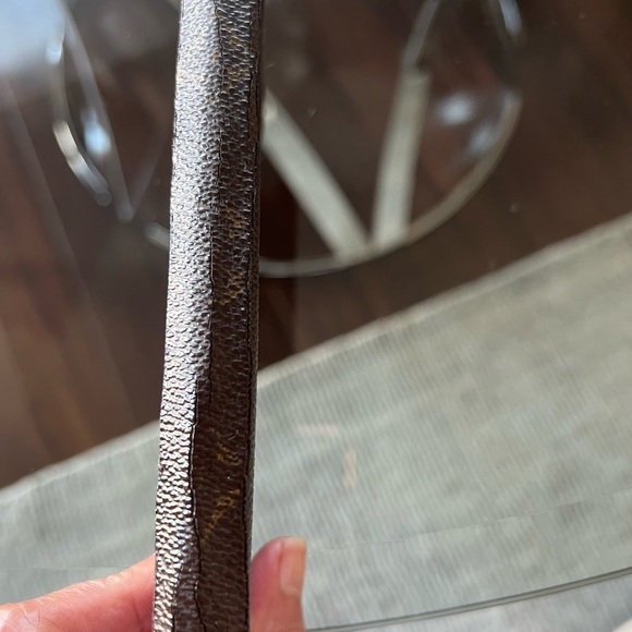 Louis Vuitton iPhone 8 and IPhone SE folio case - Picture 6 of 13